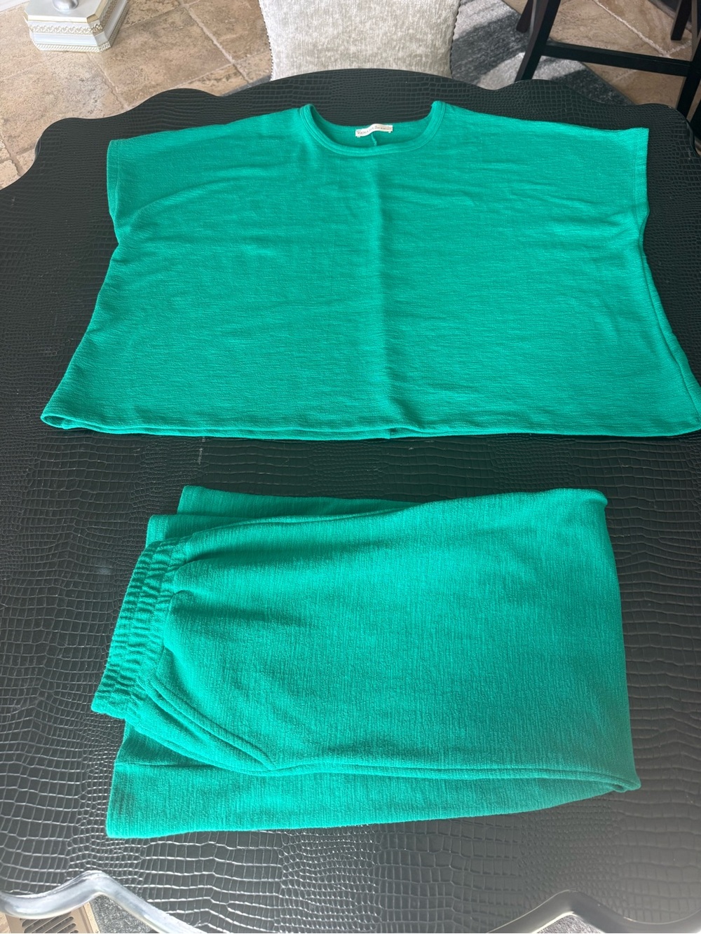 Zenana Women’s Kelly Green Cozy Two-Piece Lounge Set